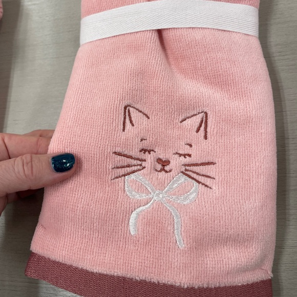 Coquette Pink Cat with Pink Bow 🐈 🎀 Embroidered Hand Towel Set of 2 NWT - Picture 2 of 2